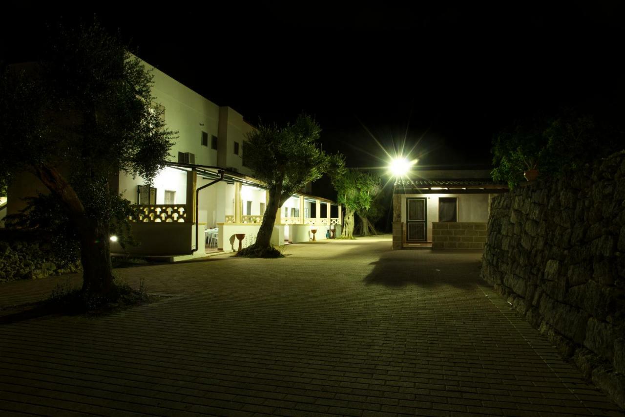 B&B La Seta Rossa Галатоне Екстериор снимка